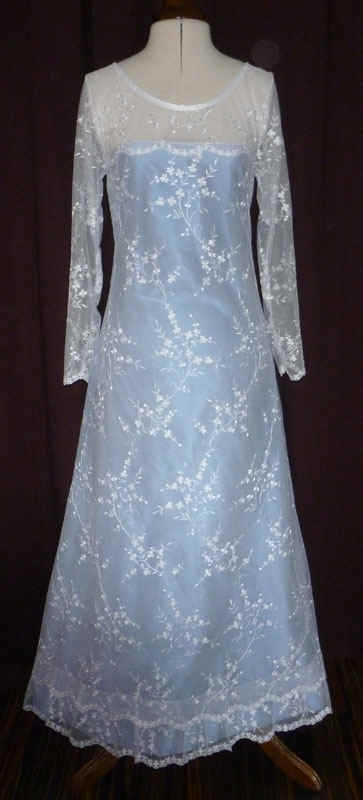 Hochzeitskleid hellblau weiss