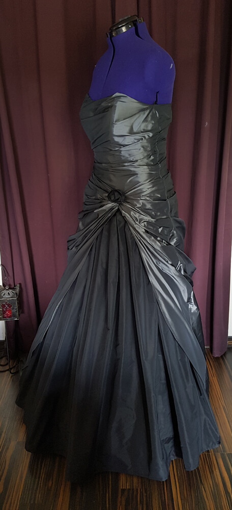 Hochzeitskleid Gothic grau schwarz