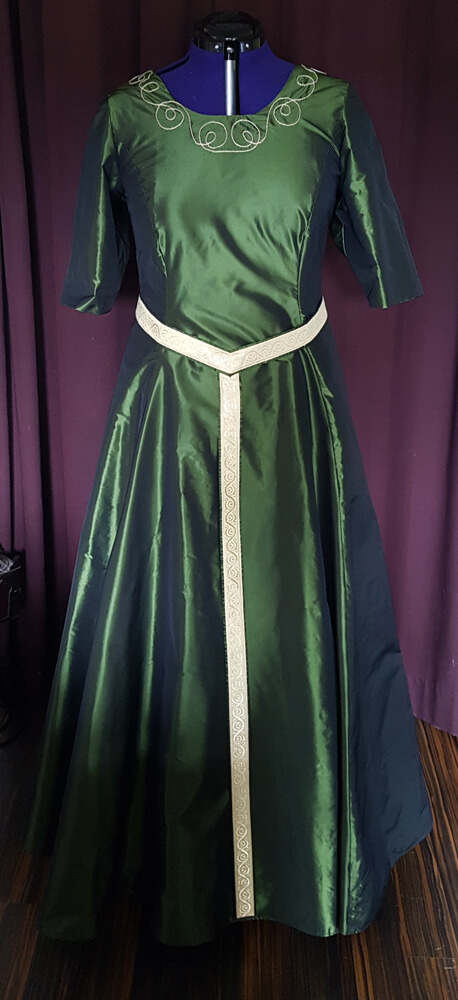 Brautkleid_gruen_Taft_Guertel Brautkleid Mittelaltergürtel