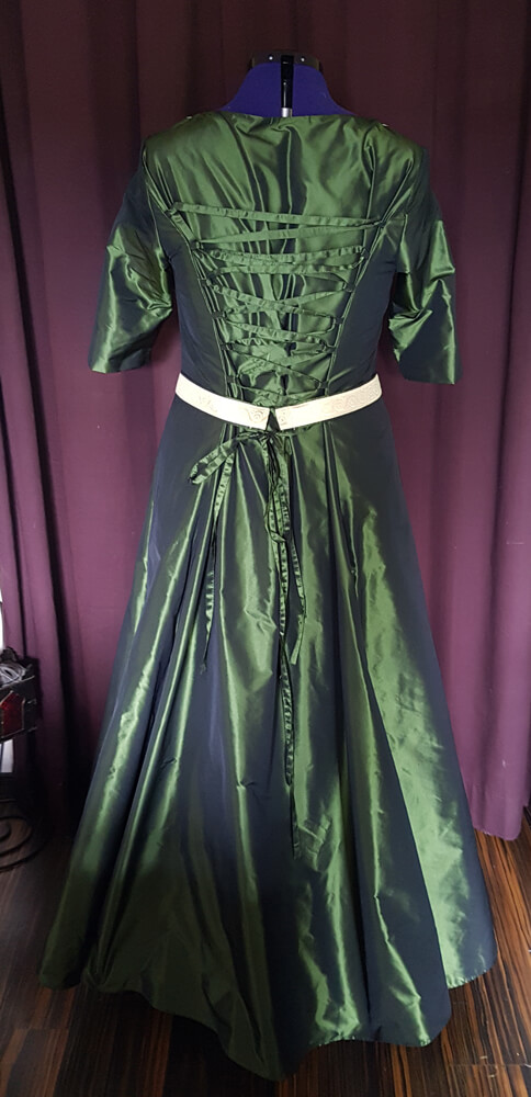 Brautkleid_gruen_Taft_Schnuerung Brautkleid grün Ärmel
