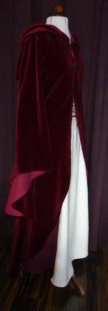 Samtmantel_Zsuzsa_weinrot Mantel aus Samt Hochzeit
