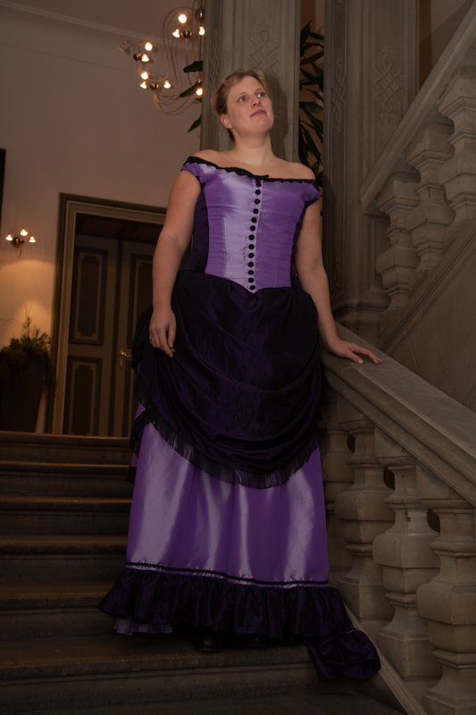 Victorianisches kleid tournüre