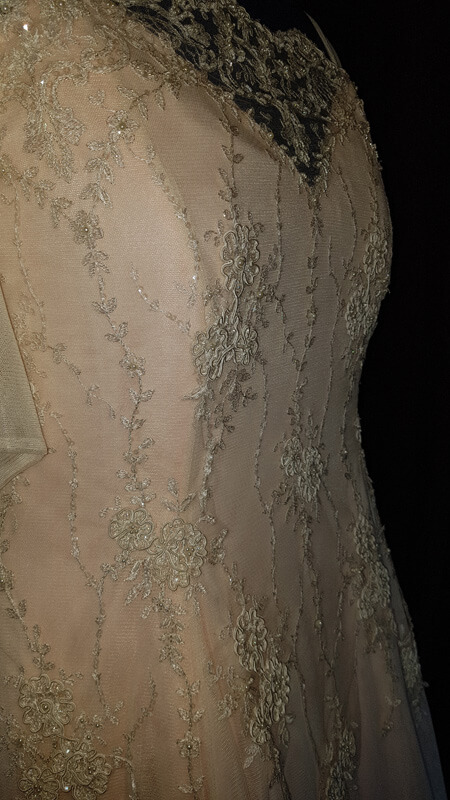 Brautkleid mit Perlenspitze