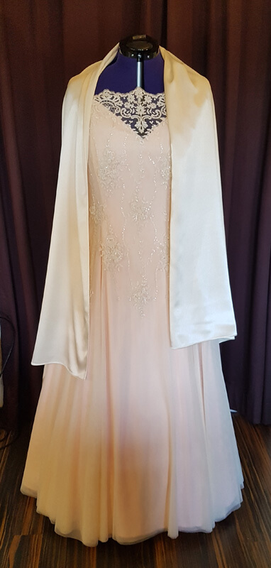 Brautkleid rose mit Stola