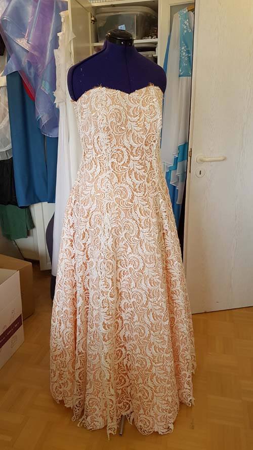 Brautkleid Zwischenschritt