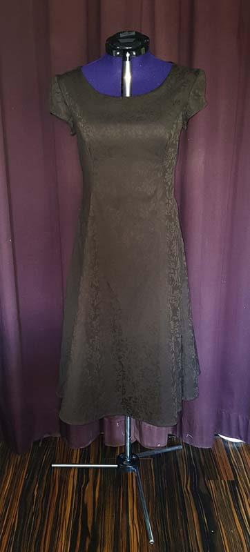 Bürokleid aus braunem Baumwolljaquard