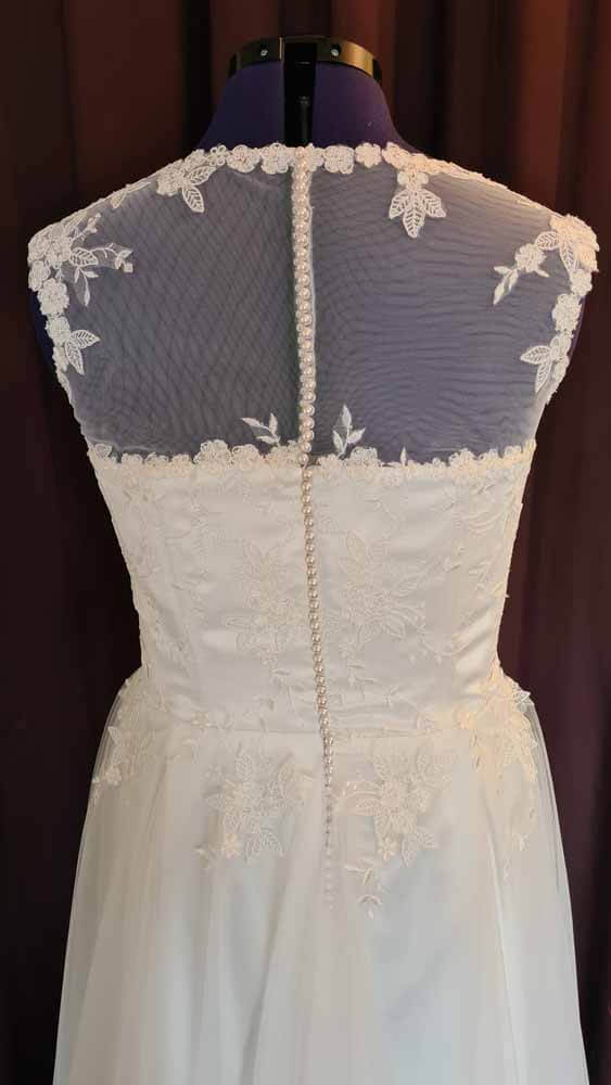 brautkleid-knoepfe Brautkleid mit Knöpfen