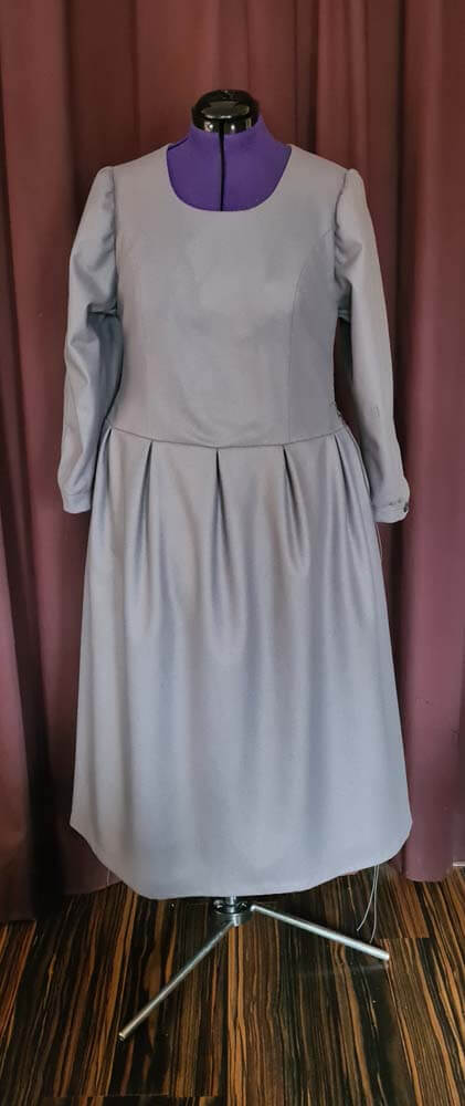 wollkleid-grau-massanfertigung Kleid aus grauer Wolle