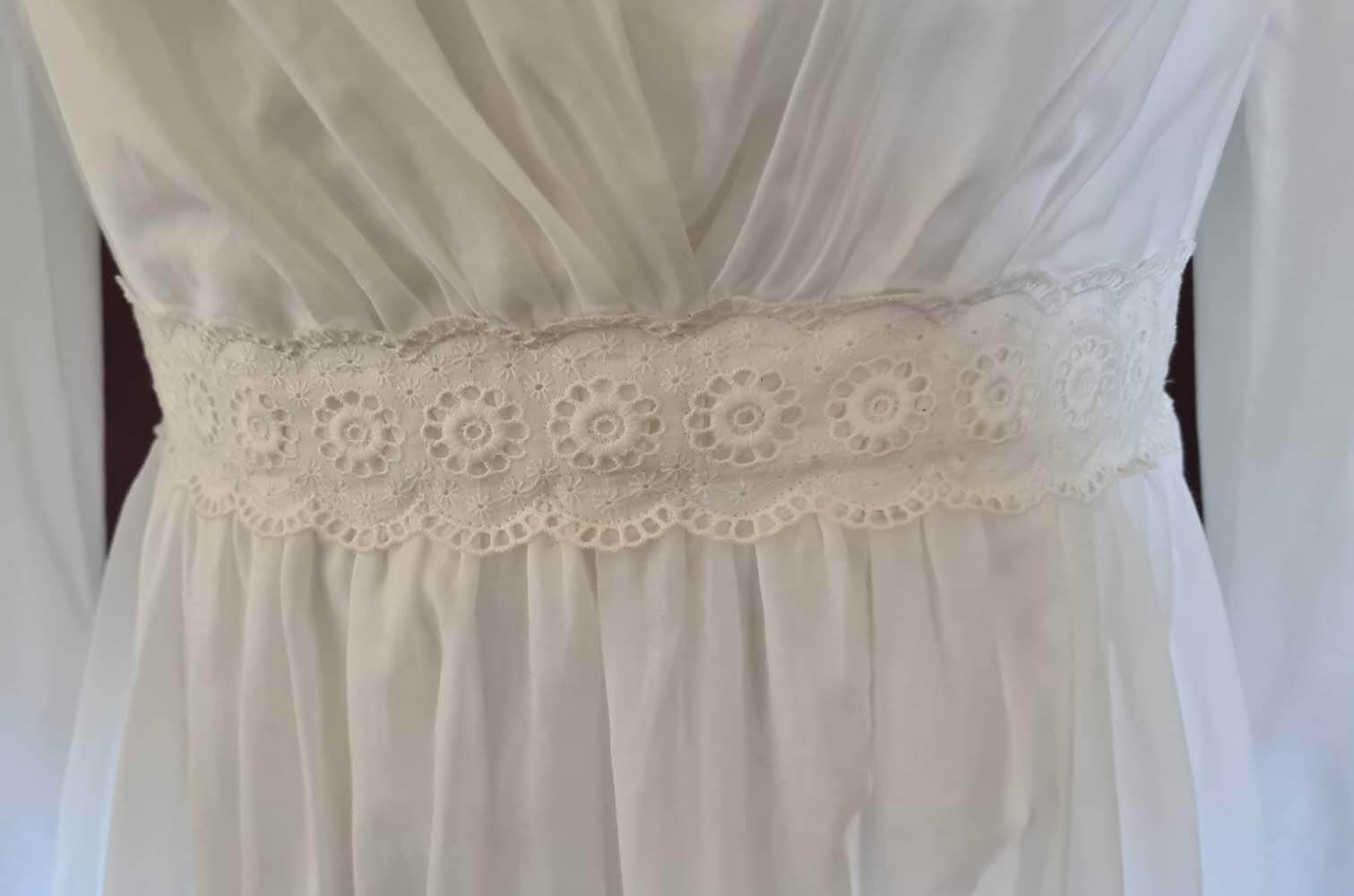 Vintage Brautkleid mit Spitzenborte