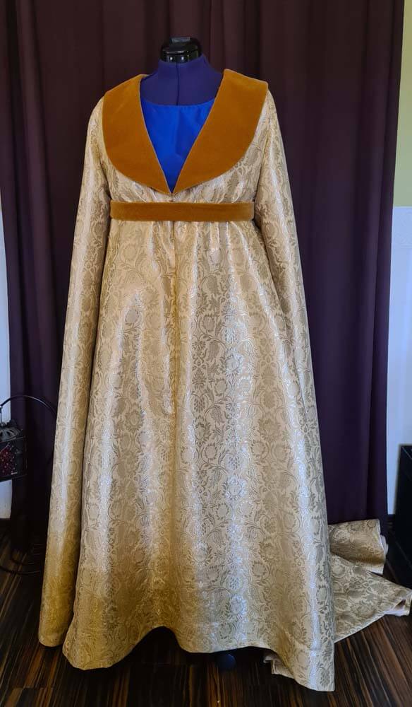 houppelande-mittelalterkleid-brokat Houppelande aus Brokat