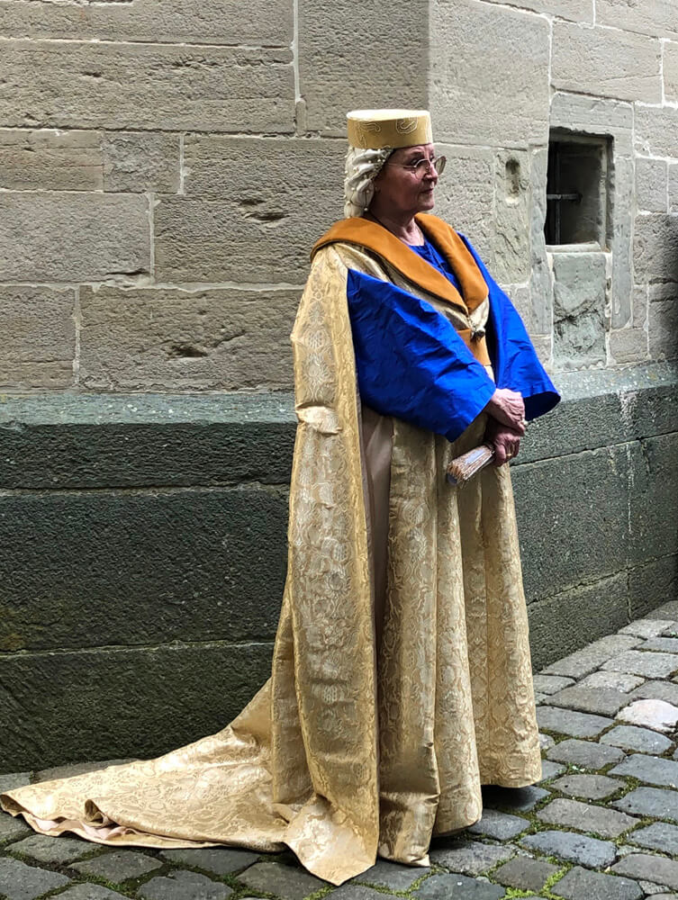 houppelande-mittelalter-gewand Houppelande aus Brokat - Mittelaltergewand
