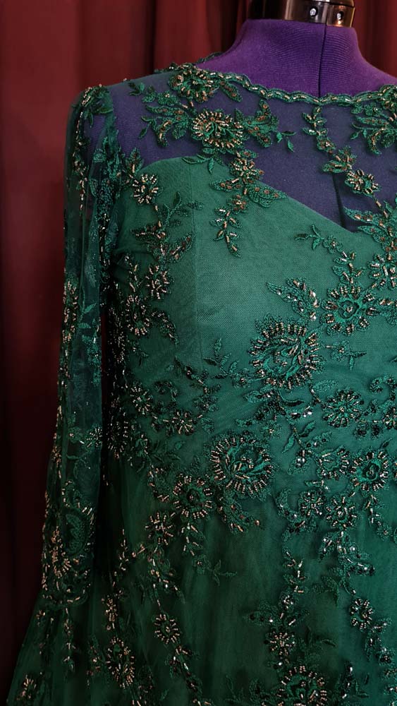 brautkleid-spitze-perlen-gruen Brautkleid aus grüner Spitze mit Perlen