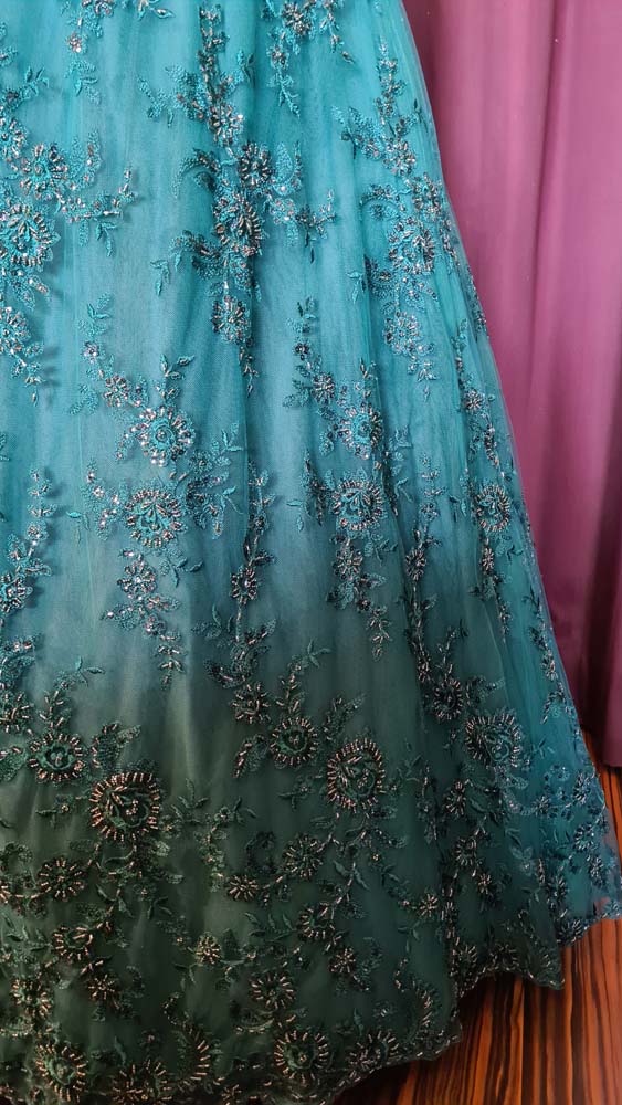 hochzeitskleid-mit-bestickter-spitze Brautkleid aus grüner Spitze mit Perlen