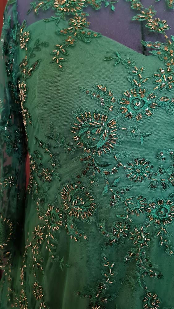 perlenspitze-gruen-brautkleid Brautkleid aus grüner Spitze mit Perlen
