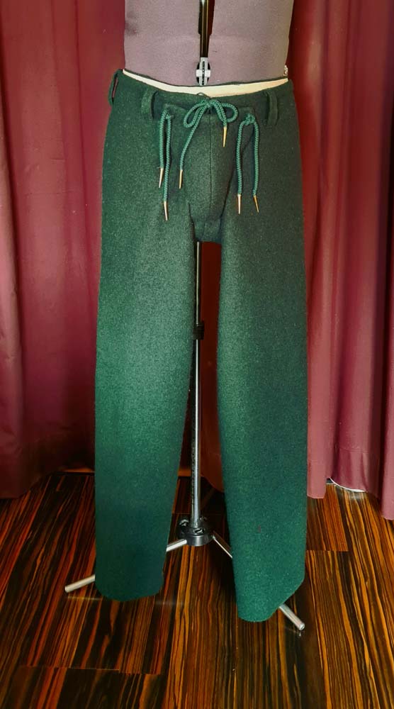 schamlatzhose-wolle-renaissance Schamlatzhose aus grüner Wolle