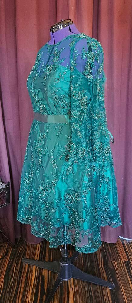 cocktailkleid-gruen-spitze-seide Cocktailkleid aus grüner Spitze