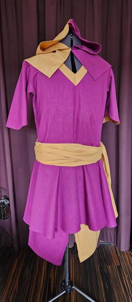 hofnarr-gewandung-violett-gelb-leinen Hofnarrengewandung fürs Larp aus violettem und gelbem Leinen